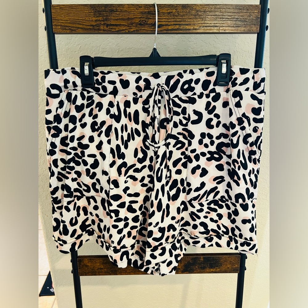 LuLaRoe Leopard Print Women Jessica Shorts